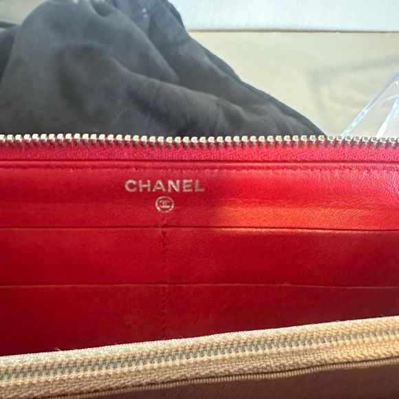 CHANEL caviar skin long wallet red with silver logo comes with COA dustbag & box - Picture 10 of 17